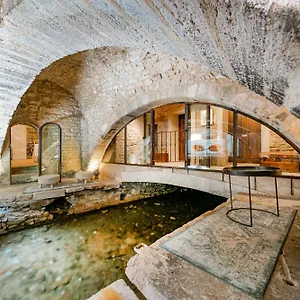 Oda ve Kahvaltı La Prevote - Particulier & Restaurant, LʼIsle-sur-la-Sorgue